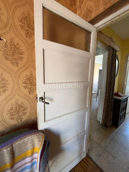 Foto 01259b11-0b7c-4024-9b94-0505bd6f385f. Piso unipal vende piso económico de tres dormitorios, un baño, muy luminoso en paseo victorio macho (Ave María). en Palencia