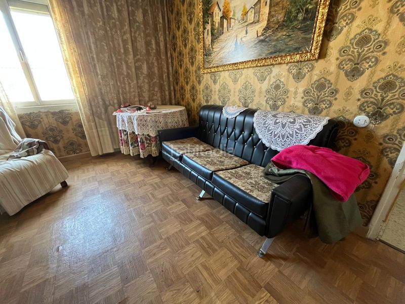 Foto 2bf9885b-a394-4415-afd1-193dae32c315. Piso unipal vende piso económico de tres dormitorios, un baño, muy luminoso en paseo victorio macho (Ave María). en Palencia