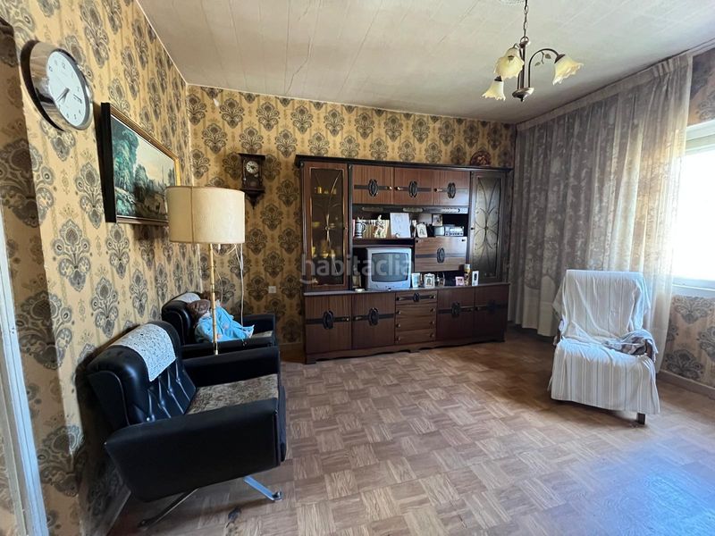 Foto 4cf03fba-129c-4cc4-865a-6c0991eea028. Piso unipal vende piso económico de tres dormitorios, un baño, muy luminoso en paseo victorio macho (Ave María). en Palencia