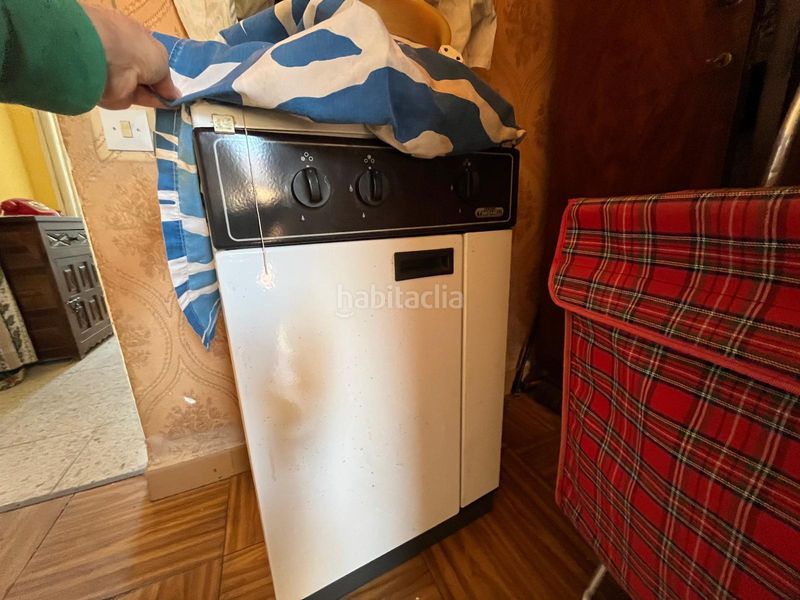 Foto d93f848d-b3c1-40db-8ac8-f115c1eecedf. Piso unipal vende piso económico de tres dormitorios, un baño, muy luminoso en paseo victorio macho (Ave María). en Palencia