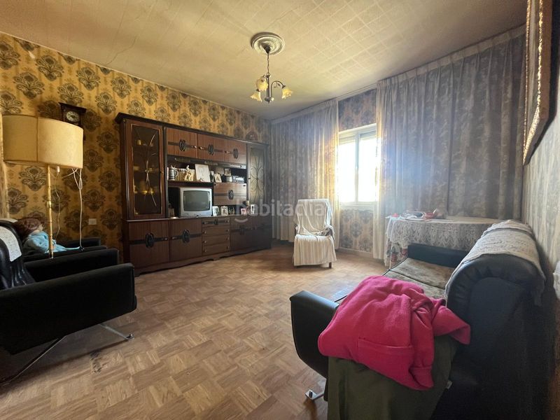 Foto e3979c22-dd64-4883-996b-fa10965943d6. Piso unipal vende piso económico de tres dormitorios, un baño, muy luminoso en paseo victorio macho (Ave María). en Palencia