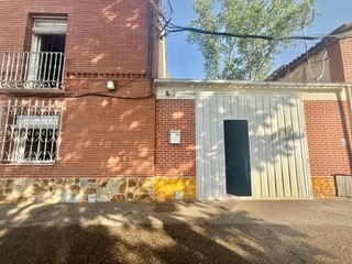 Masia  Camino de san roman. Unipal vende casa de siete dormitorios, dos plantas y cochera a