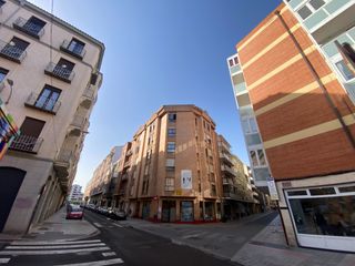 Piso  Calle lope de vega. Unipal vende piso para entrar a vivir, de tres dormitorios, en p