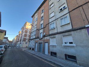 Flat  Calle sagrada familia. Unipal soluciones inmobiliarias & financieras presenta: espectac