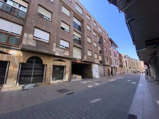 Pis  Calle valent�n calder�n. Unipal vende piso para entrar a vivir en pleno centro de palenci