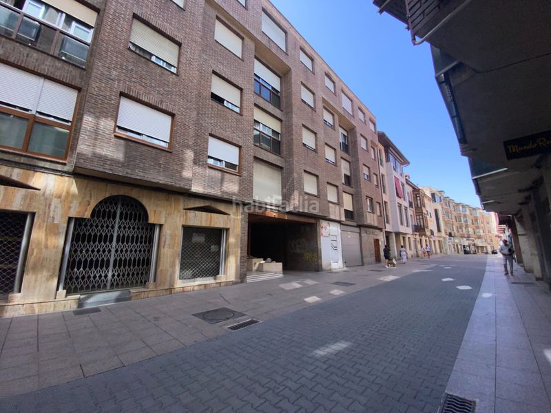 Foto e629b321-1e61-4f75-aa73-5b63421639f3. Pis amb calefacció aparcament a Centro Palencia