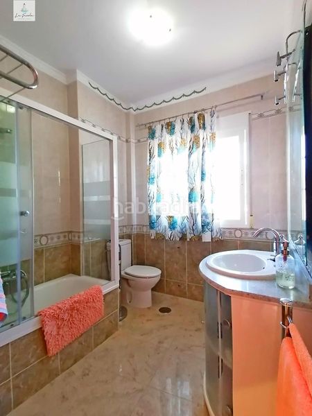 Foto 4a6f65b9-1ce9-4c37-8e2c-e88a2057b2ea. Casa con parcheggio in Loja