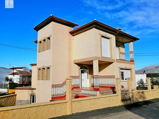 Casa en Loja. Bonita casa unifamiliar en fuente camacho loja