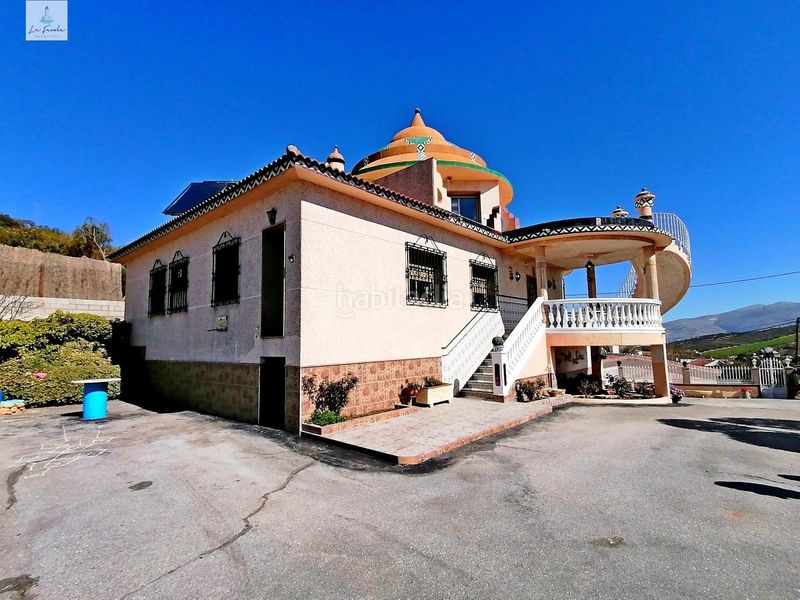 Foto 0ed10d12-492c-4104-aaf5-b23a4fef3849. Casa amb aparcament a Loja