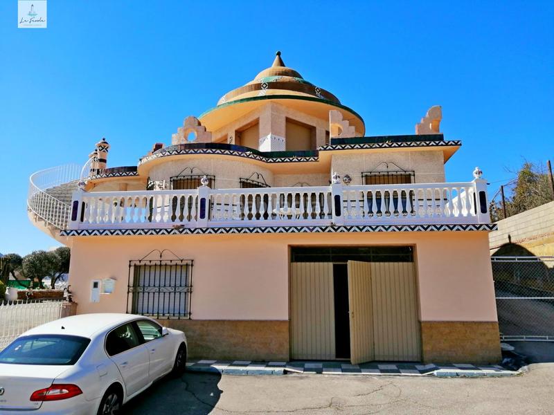 Foto 12f83228-4b9b-4952-b770-b21c0d4b4734. Casa amb calefacció aparcament a Loja