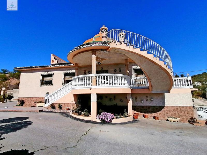 Foto 5b4c941a-7eeb-41c2-a38a-55b6794684c6. Casa amb calefacció aparcament a Loja