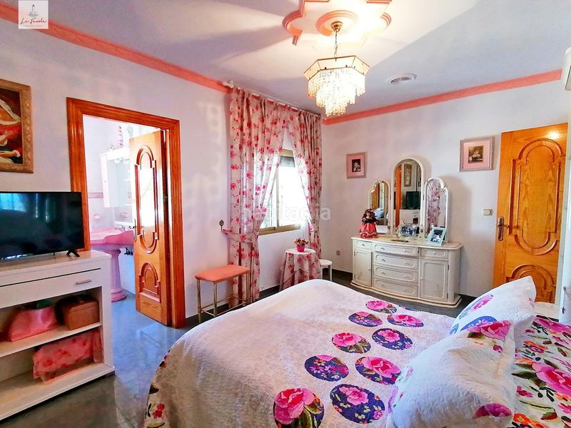 Foto aac8b789-49a4-4665-98be-2fc96c687109. Casa amb aparcament a Loja