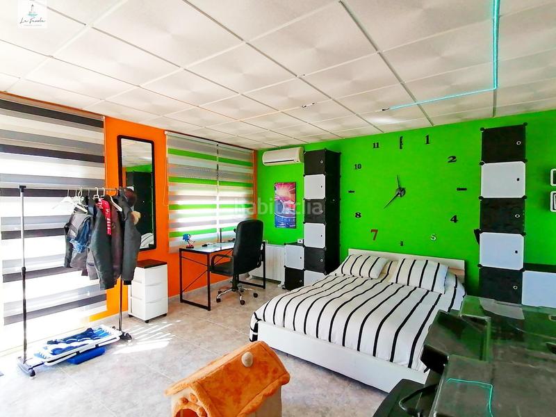 Foto f8ca4f41-90a0-4469-bf30-d8cab78eea2c. Casa amb calefacció aparcament a Loja