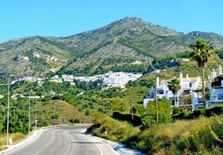 Terreny residencial a Mijas pueblo. Terreno en carretera de mijas para construir hotel o residencia