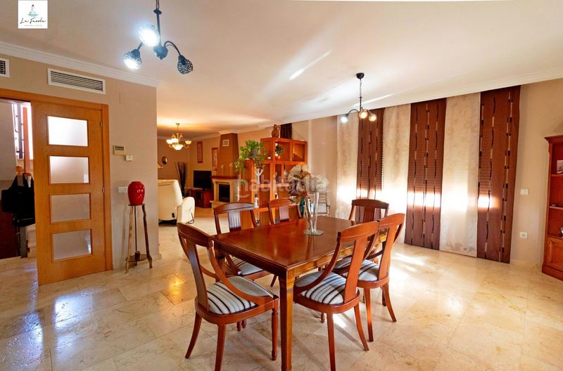 Foto 05f87752-bf50-48ff-9662-beb0dfeb1769. Casa amb aparcament piscina a Limonar Málaga