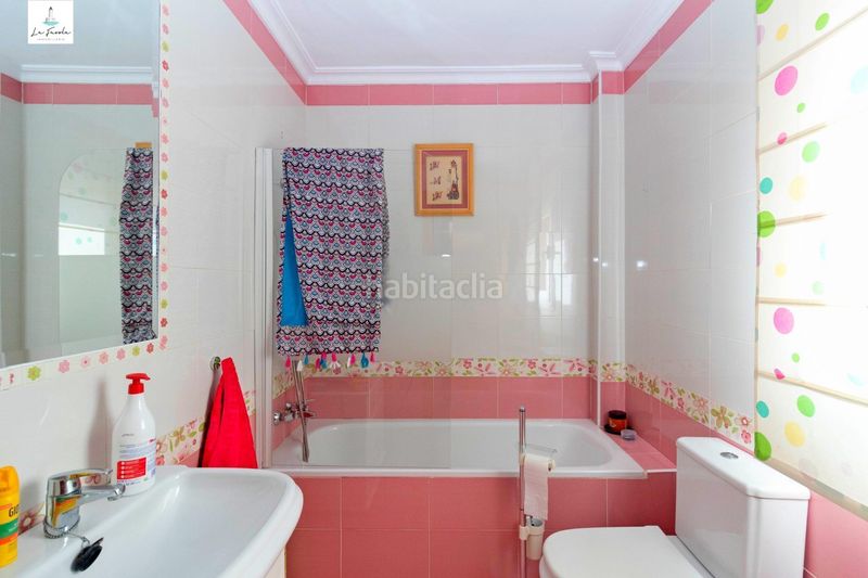 Foto 1678a0a6-e74a-44eb-88a8-37b6410363a3. Casa amb aparcament piscina a Limonar Málaga