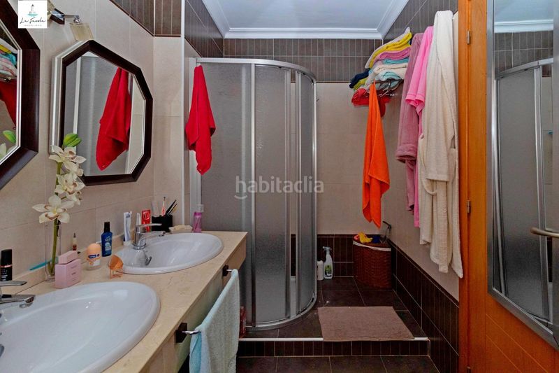 Foto 3f782363-bb9f-4e59-bfd9-b08fd1b0404e. Casa amb aparcament piscina a Limonar Málaga