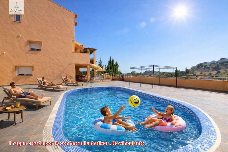 Foto 59c0456e-caec-43c2-ad12-59acd3abae23. Casa amb aparcament piscina a Limonar Málaga