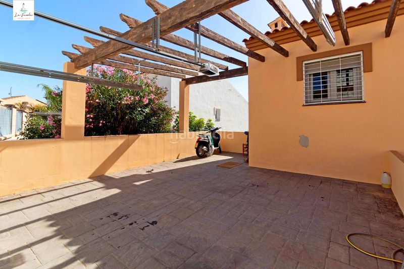Foto ade27c58-8ea8-41dd-8195-bbfb5c8803b1. Casa amb aparcament piscina a Limonar Málaga