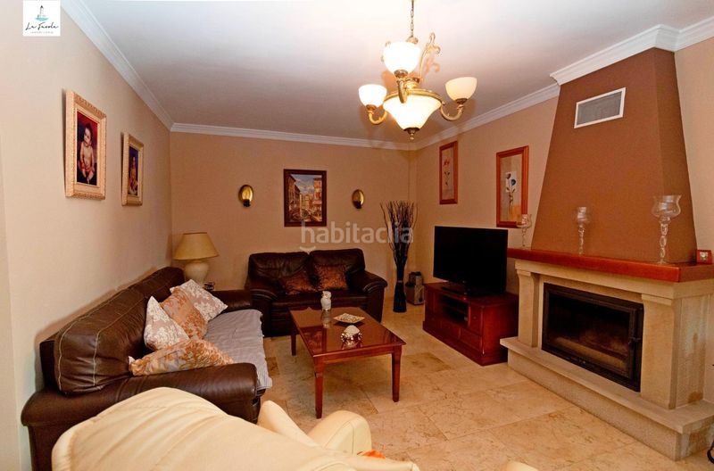 Foto c39f7599-b326-4bf4-b020-ef234474dcbb. Casa amb aparcament piscina a Limonar Málaga