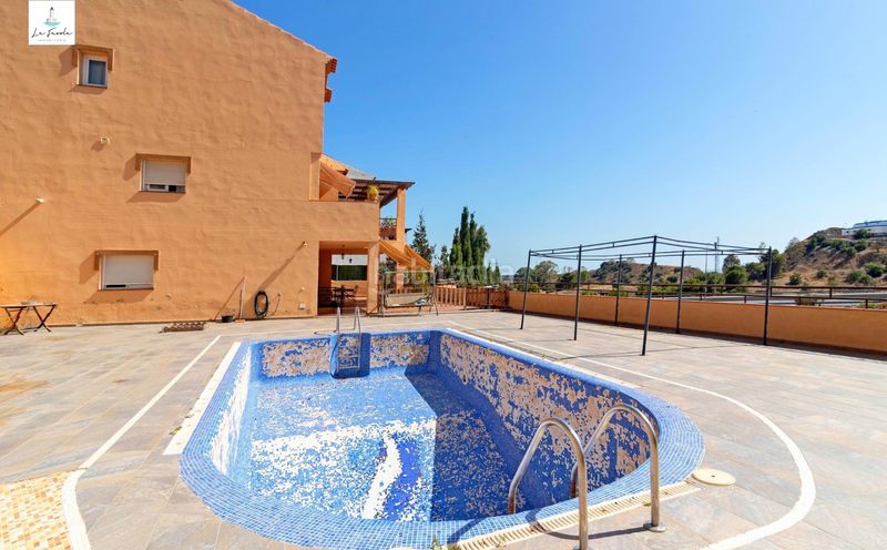 Foto cbfc2a4f-3fa9-4ce1-812a-7a54f176140d. Casa amb aparcament piscina a Limonar Málaga
