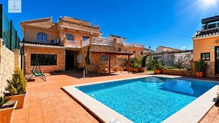 Xalet a Archidona. Villa señorial con piscina en archidona