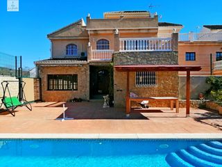 Chalet à Archidona. Villa señorial con piscina en archidona