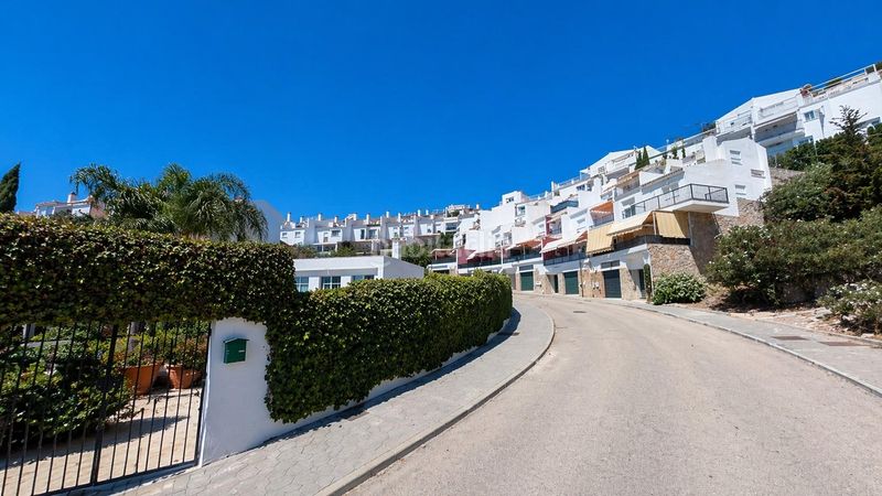 Foto a8803d87-0d29-49c4-b2a8-296f27e52e3d. Lloguer casa adossada amb aparcament piscina a Conde de Ureña Málaga