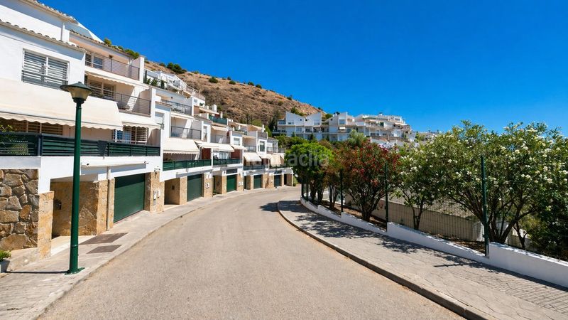 Foto bb828c39-6be1-41e5-ba69-b95958c3b85f. Lloguer casa adossada amb aparcament piscina a Conde de Ureña Málaga