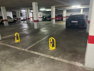 Miete Autoparkplatz in Calle concha lagos 3. Amplia plaza de garaje en parque litoral