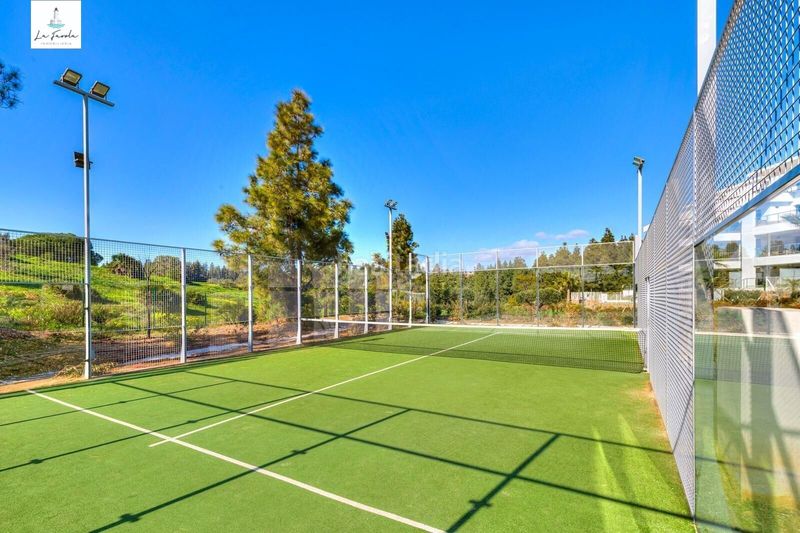 Foto 6d9fbb9d-8ab5-4971-839d-33a33ba1e18a. Apartament amb aparcament piscina a El Faro de Calaburra - Chaparral Mijas