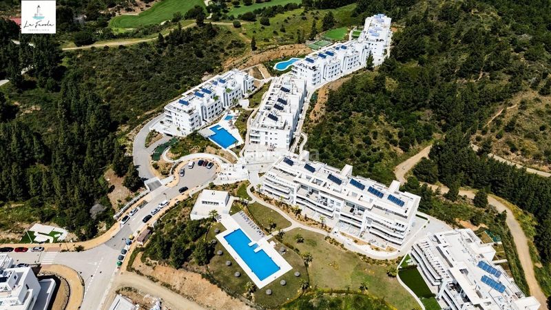 Foto fbdda7da-778d-4f22-9d36-aa7d887f2f6e. Apartament amb aparcament piscina a El Faro de Calaburra - Chaparral Mijas