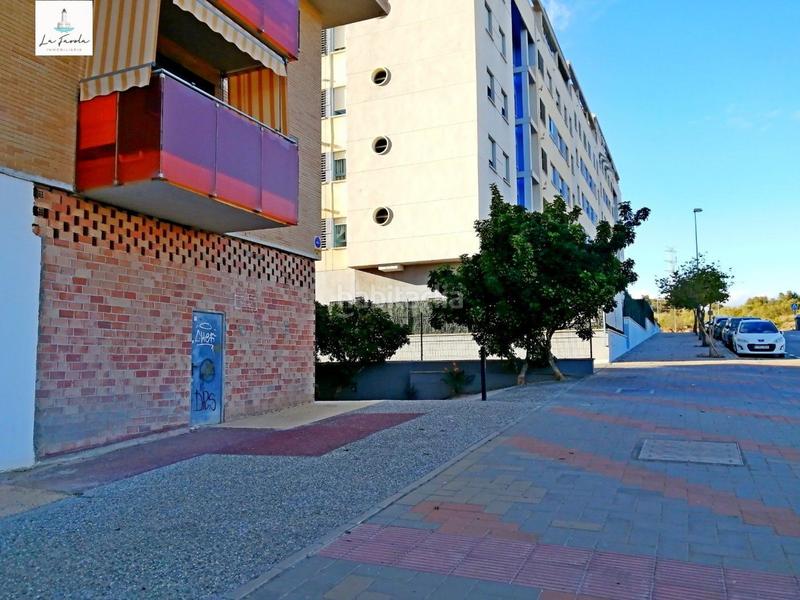 Foto eb8b98d3-331f-4725-a0a5-4a37a7000718. Lloguer local comercial a calle maria casares 3 a Málaga