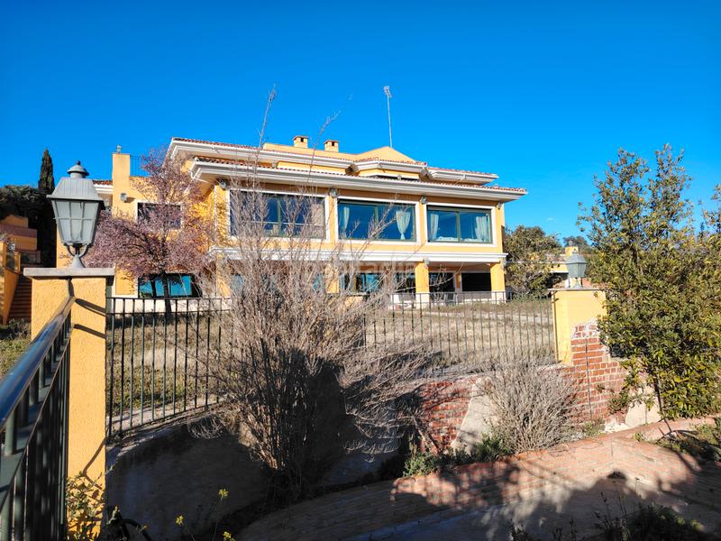 Foto 5095b858-1853-4221-b9e8-90ec1c609e65. Chalet mit kamin heizung parking pool in Batres