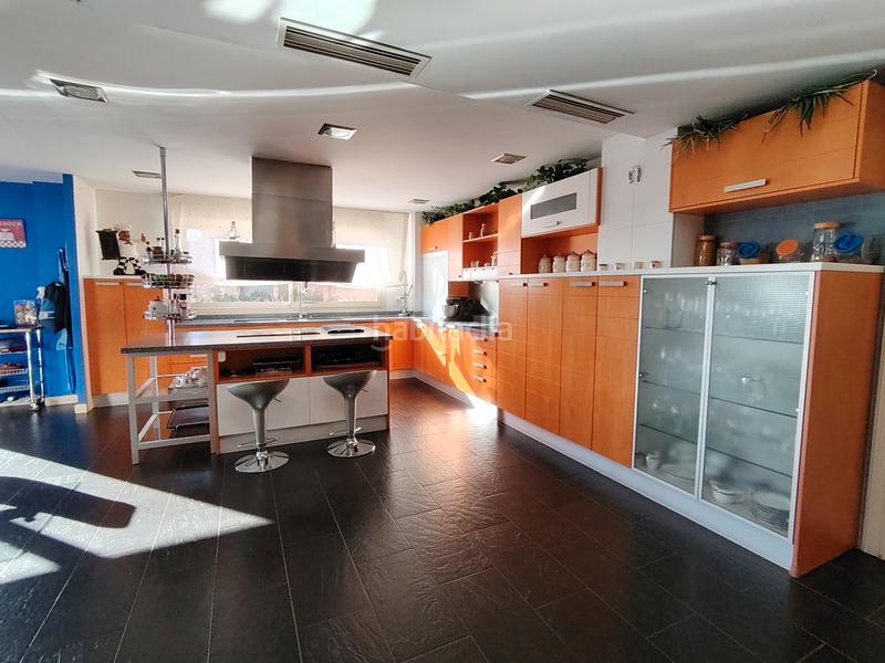 Foto 78242a19-7cdf-4ce9-a06b-4280c5022191. Chalet mit kamin heizung parking pool in Batres