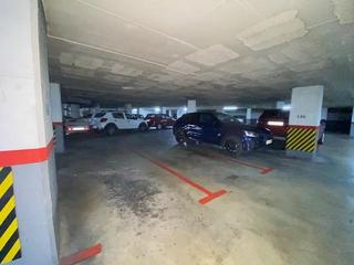 Aparcament cotxe a Centre. Plaza de aparcamiento en venta en calle república 52