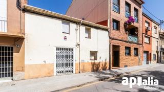 Maison à Poble - Casc Antic. Casa unifamiliar con patio en pleno centro de castellar del vall