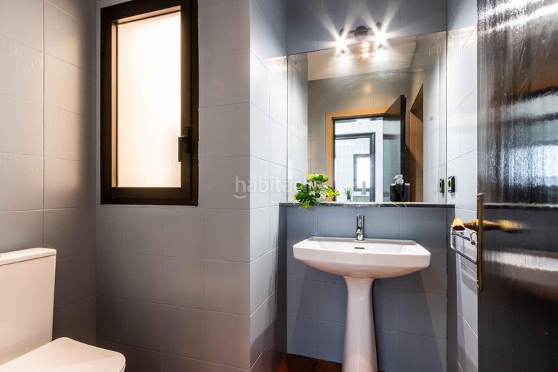 Foto 0d2c8dd2-3b4f-4115-badf-8519d9dbce75. Casa amb aparcament piscina a Eixample Sabadell