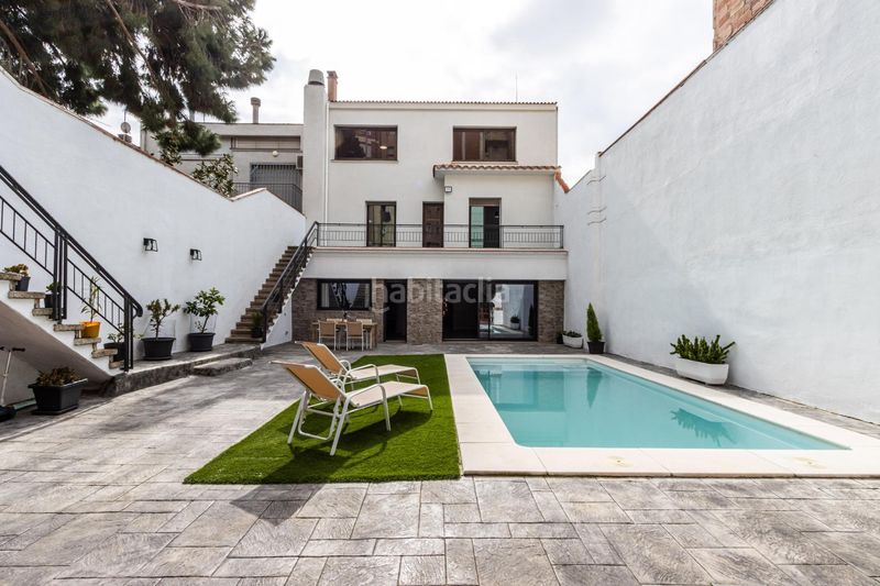Foto 25859fd5-213e-419b-b367-a01e938cf2bd. Casa amb aparcament piscina a Eixample Sabadell