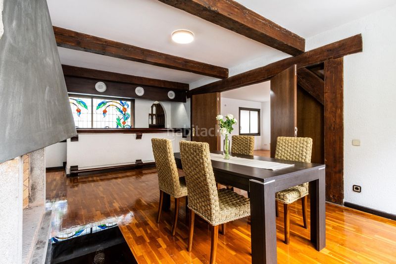 Foto 59be5f3d-6a33-4606-b399-4b7c6e919262. Casa amb aparcament piscina a Eixample Sabadell