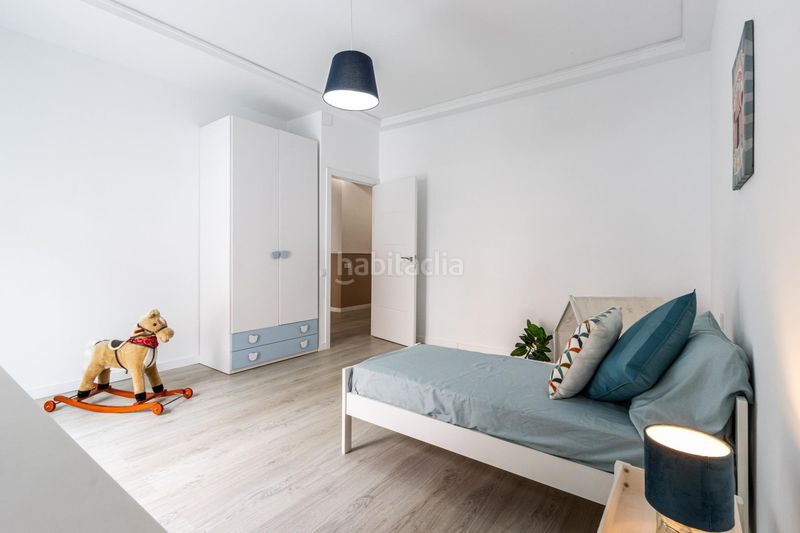Foto 962c1188-8725-4ab3-b0e7-1da1057a74b0. Casa amb aparcament piscina a Eixample Sabadell