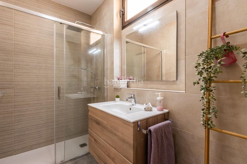 Foto b445d29c-4355-4649-b63d-58e888005bcb. Casa amb aparcament piscina a Eixample Sabadell