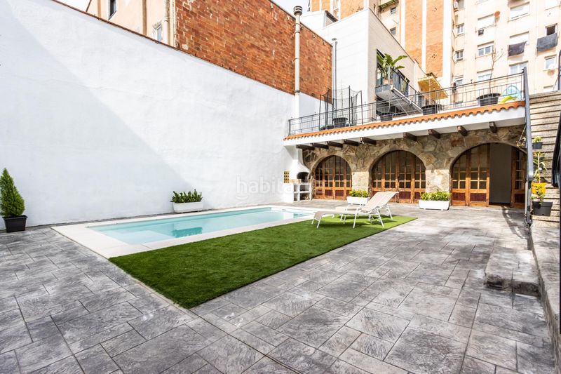 Foto c860cac6-6ae3-4e55-a39d-b0b3ea45452d. Casa amb aparcament piscina a Eixample Sabadell