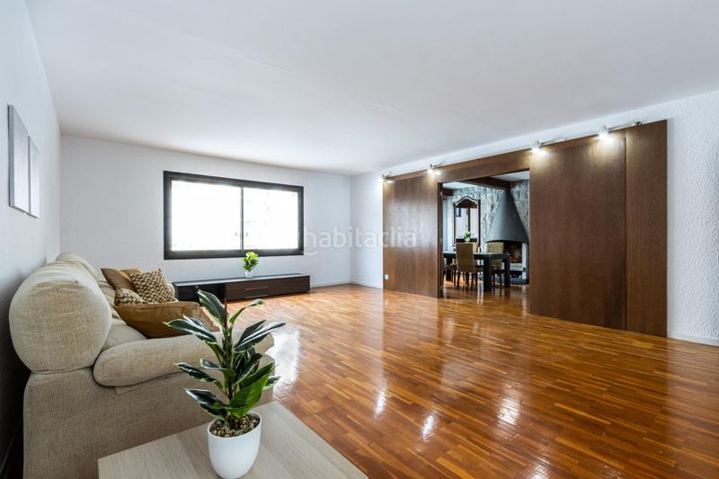 Foto e3bdf72b-b6cf-4ec9-b827-100c7f1f9ca4. Casa amb aparcament piscina a Eixample Sabadell