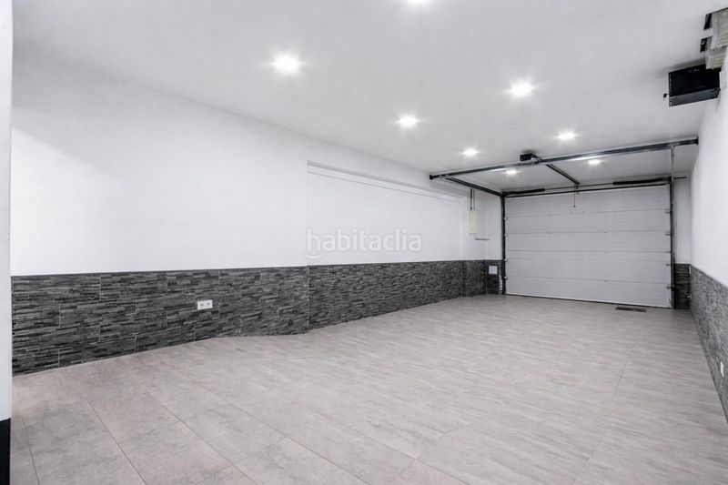 Foto f310b7b2-32cd-428a-bc17-2f7c6b860941. Casa amb aparcament piscina a Eixample Sabadell