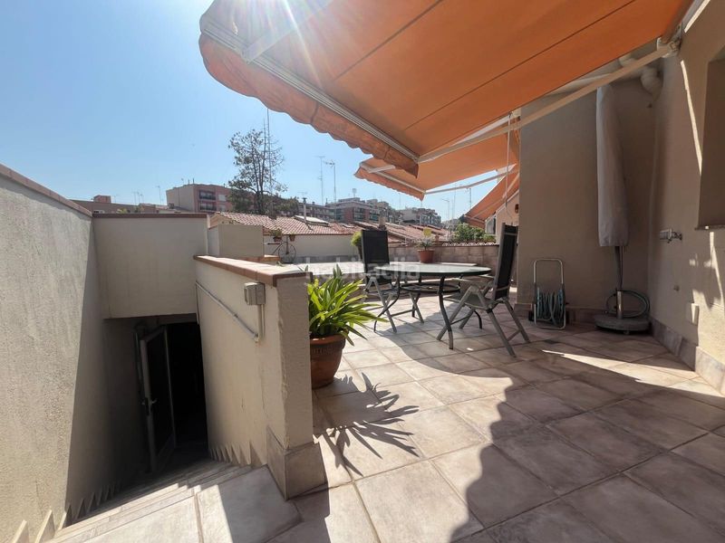 Foto 0bd29546-7195-43a5-b3ed-4d7ae12c9e19. Casa aparellada amb calefacció aparcament a Concòrdia Sabadell