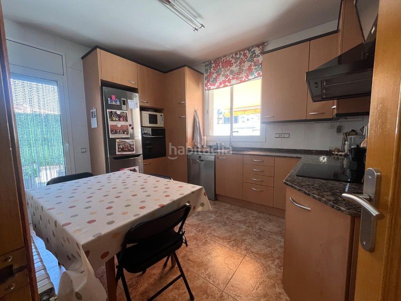Foto 10e82f91-14bb-486b-a67d-c85e9d0d65d8. Casa aparellada amb calefacció aparcament a Concòrdia Sabadell