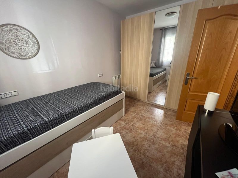 Foto 4eed49b1-84cf-4bbb-9c99-c853b4859555. Casa aparellada amb calefacció aparcament a Concòrdia Sabadell
