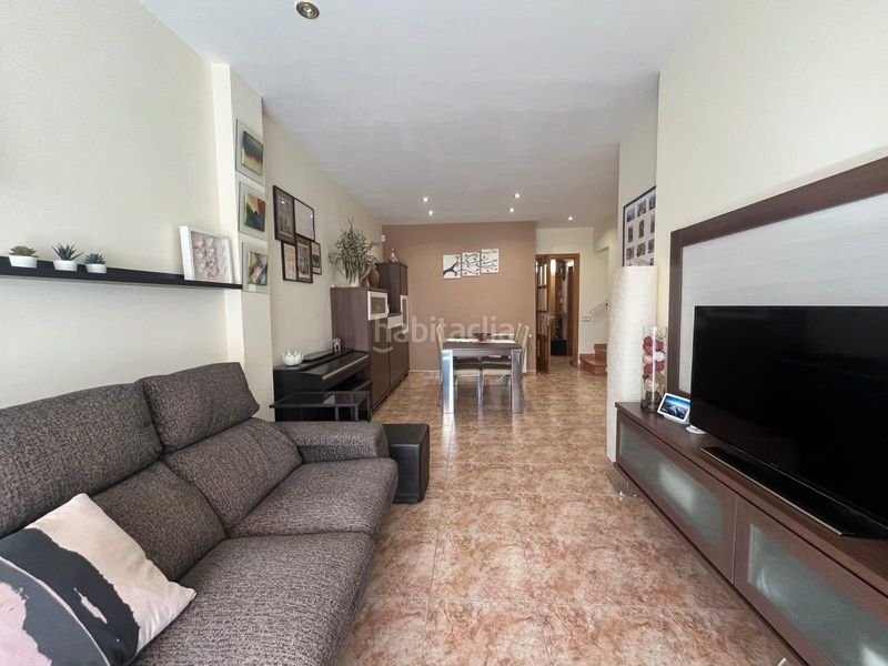 Foto 5a801549-8880-45bb-83be-127f8387d91f. Casa aparellada amb calefacció aparcament a Concòrdia Sabadell