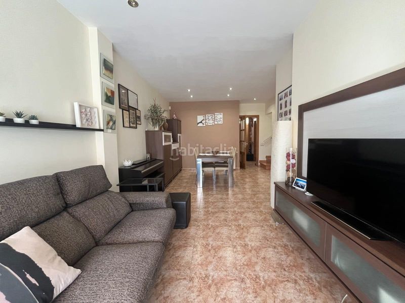 Foto 7de0b642-1278-4d9e-92c1-d7d2cffd19f1. Casa aparellada amb calefacció aparcament a Concòrdia Sabadell